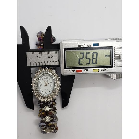 YLQ Women's dress watch. Beaded band with jeweled bevel - Picture 6 of 7